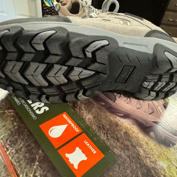 Ozark Trail Women’s Hiking Shoes - Picture 6 of 15